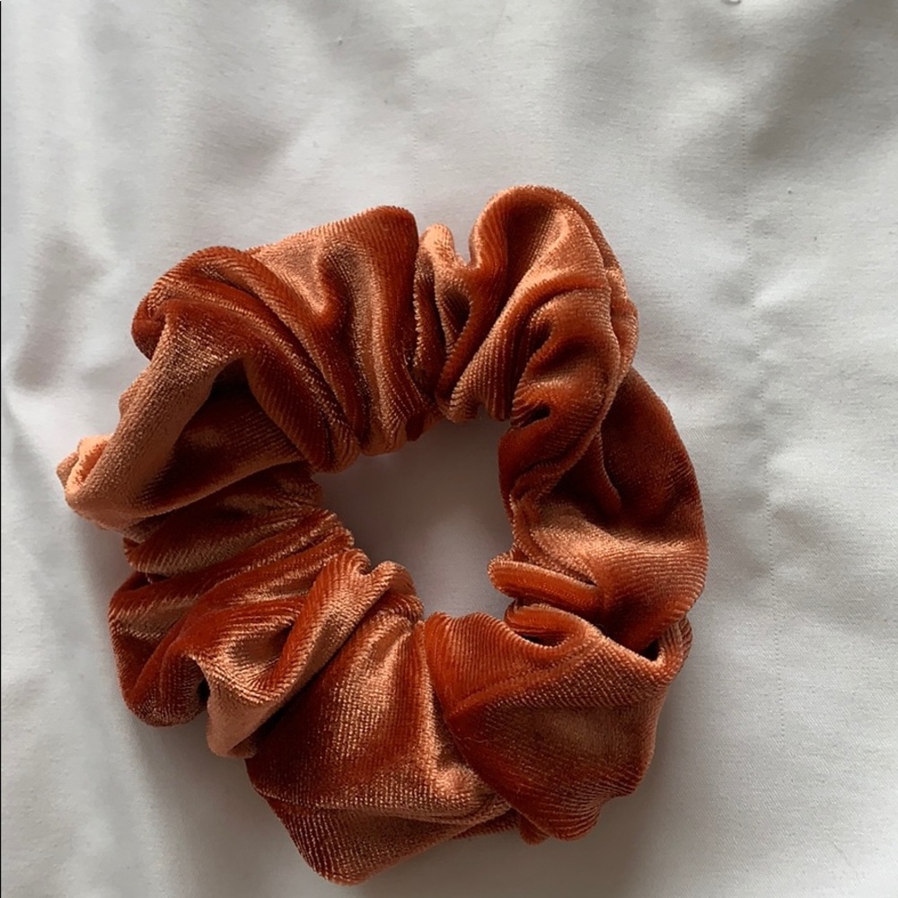 BURNT ORANGE SCRUNCHIE